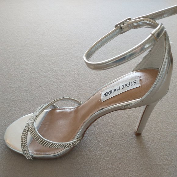 Steve Madden size 7.5 silver metallic stiletto heels with rhinestones - Picture 5 of 10